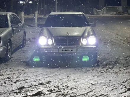 Mercedes-Benz E 230 1996 года за 3 000 000 тг. в Тараз – фото 16