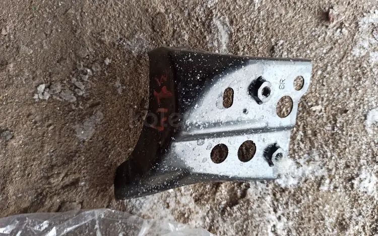 Кронштейн крыла железный элемент на camry 70 за 12 000 тг. в Астана