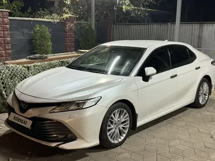 Toyota Camry 2020 года за 14 500 000 тг. в Алматы