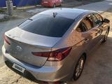 Hyundai Elantra 2019 года за 6 000 000 тг. в Атырау – фото 3