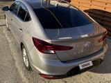 Hyundai Elantra 2019 года за 6 000 000 тг. в Атырау – фото 2