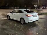 Hyundai Solaris 2018 годаүшін5 750 000 тг. в Петропавловск – фото 4