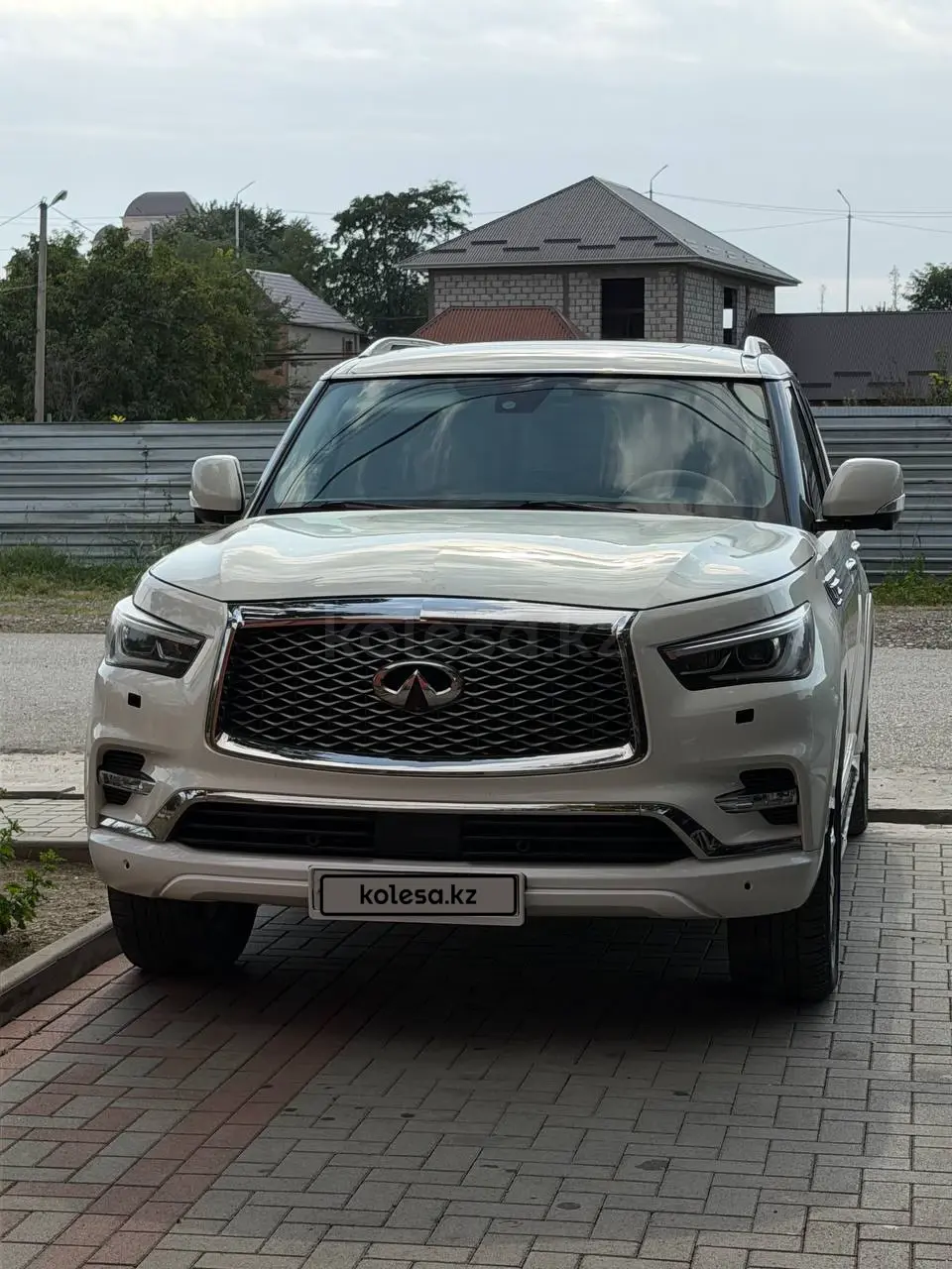 Infiniti QX80, 2015