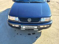 Volkswagen Passat 1994 годаүшін1 100 000 тг. в Атырау