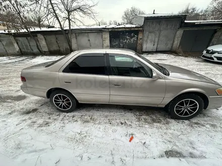 Toyota Camry 2000 года за 3 250 000 тг. в Алматы – фото 4