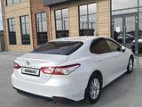 Toyota Camry 2020 года за 14 500 000 тг. в Атырау – фото 5