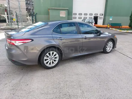 Toyota Camry 2017 года за 5 250 000 тг. в Актобе – фото 4