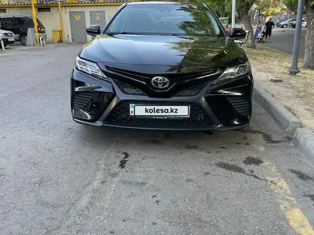 Toyota Camry 2018 года за 12 700 000 тг. в Алматы – фото 7