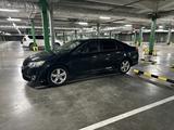 Toyota Camry 2013 года за 7 800 000 тг. в Усть-Каменогорск – фото 2