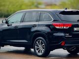 Toyota Highlander 2017 года за 15 990 000 тг. в Костанай – фото 2