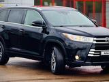 Toyota Highlander 2017 года за 15 990 000 тг. в Костанай – фото 4