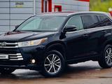 Toyota Highlander 2017 года за 15 990 000 тг. в Костанай