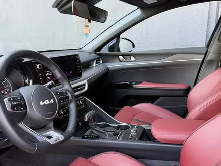 Kia K5 2023 года за 13 300 000 тг. в Алматы – фото 13