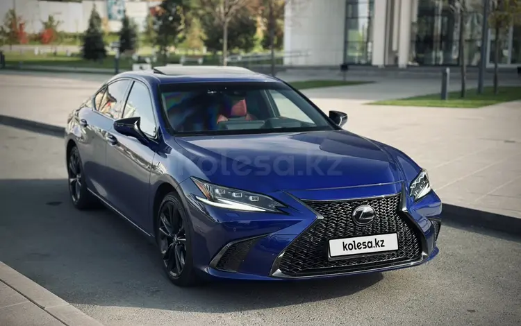 Lexus ES 300h 2023 года за 21 500 000 тг. в Алматы