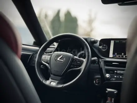 Lexus ES 300h 2023 года за 21 500 000 тг. в Алматы – фото 17