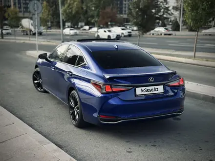 Lexus ES 300h 2023 года за 21 500 000 тг. в Алматы – фото 4