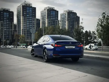 Lexus ES 300h 2023 года за 21 500 000 тг. в Алматы – фото 5
