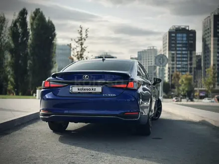 Lexus ES 300h 2023 года за 21 500 000 тг. в Алматы – фото 7