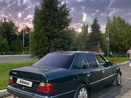 Mercedes-Benz E 200 1993 года за 1 300 000 тг. в Сарыагаш – фото 2