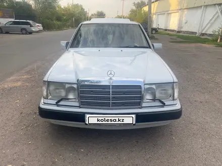 Mercedes-Benz E 230 1990 года за 2 000 000 тг. в Алматы