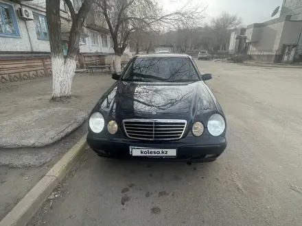 Mercedes-Benz E 240 2000 года за 3 600 000 тг. в Жезказган – фото 4