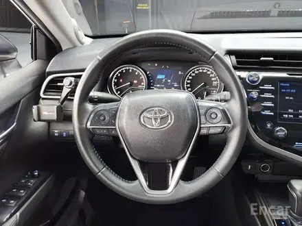 Toyota Camry 2018 года за 11 900 000 тг. в Шымкент – фото 13