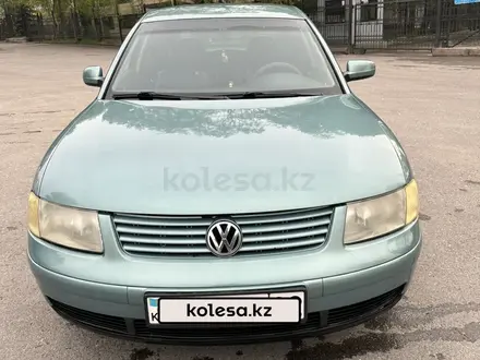 Volkswagen Passat 1999 года за 1 800 000 тг. в Алматы – фото 11