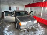 Mercedes-Benz E 200 1993 года за 1 100 000 тг. в Экибастуз – фото 2