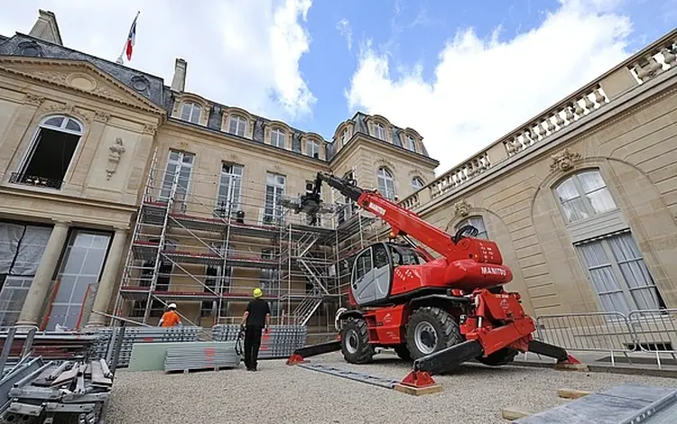 Телескопического погрузчика с поворотной башней Manitou маниту в Шымкент