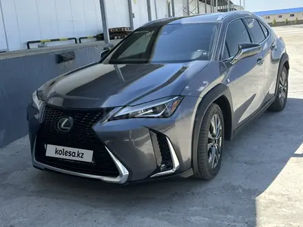 Lexus ux-200, 2019