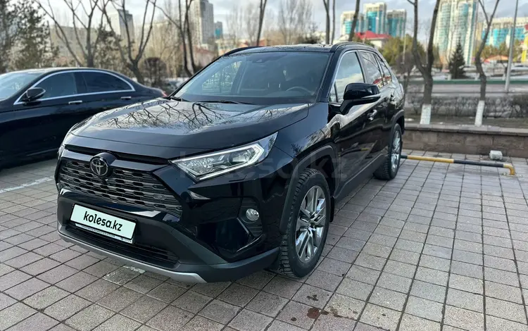 Toyota RAV4 2021 года за 18 500 000 тг. в Астана