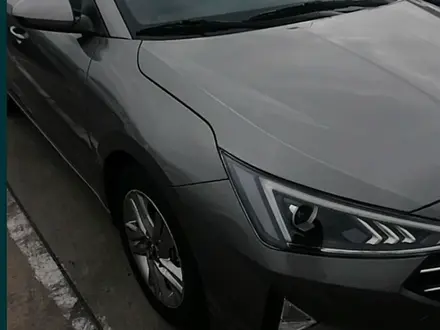 Hyundai Elantra 2019 годаүшін8 100 000 тг. в Караганда – фото 2