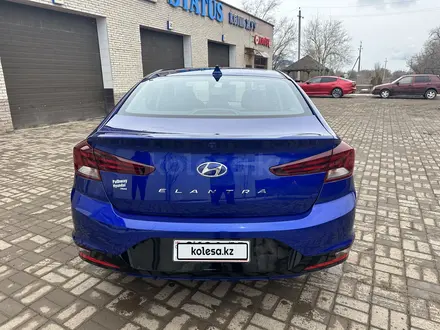 Hyundai Elantra 2019 года за 5 800 000 тг. в Уральск – фото 3