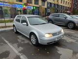 Volkswagen Golf 2001 года за 2 600 000 тг. в Астана