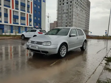 Volkswagen Golf 2001 года за 3 100 000 тг. в Астана – фото 2