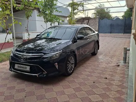 Toyota Camry 2018 года за 15 000 000 тг. в Казыгурт – фото 2