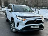 Toyota RAV4 2020 года за 13 800 000 тг. в Алматы – фото 2