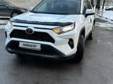 Toyota RAV4 2020 года за 13 800 000 тг. в Алматы