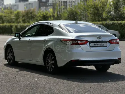 Toyota Camry 2019 года за 11 350 000 тг. в Астана – фото 4