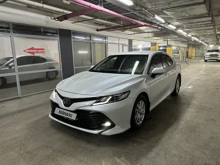 Toyota Camry 2019 года за 11 350 000 тг. в Астана