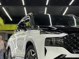 Hyundai Santa Fe 2022 года за 15 500 000 тг. в Караганда – фото 3
