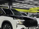 Hyundai Santa Fe 2022 года за 15 500 000 тг. в Караганда – фото 2