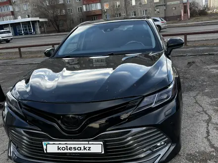 Toyota Camry 2018 года за 11 900 000 тг. в Караганда – фото 5