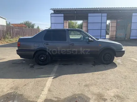 Volkswagen Vento 1994 года за 999 999 тг. в Уральск – фото 4