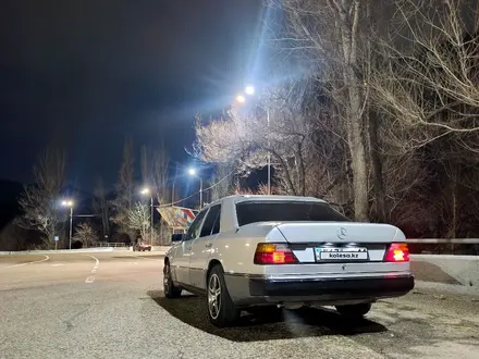 Mercedes-Benz E 230 1991 года за 1 700 000 тг. в Алматы – фото 4