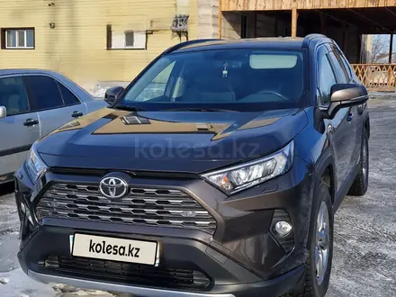 Toyota RAV4 2021 года за 15 300 000 тг. в Алматы