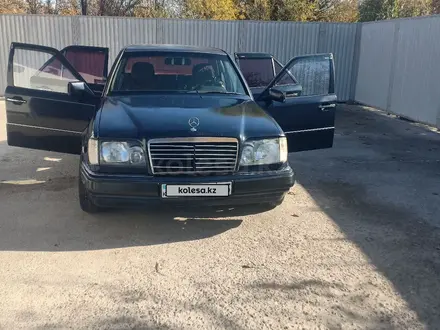 Mercedes-Benz E 230 1991 года за 1 200 000 тг. в Чунджа – фото 2