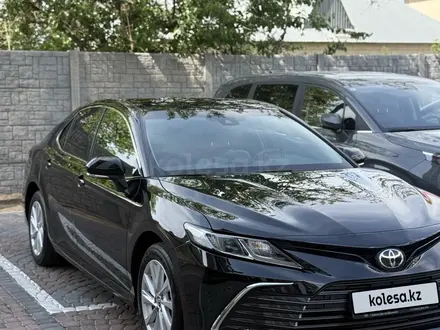 Toyota Camry 2023 года за 15 990 000 тг. в Тараз