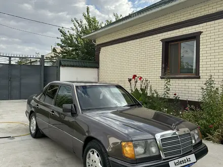 Mercedes-Benz E 220 1993 года за 1 999 999 тг. в Туркестан – фото 3