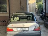 Mercedes-Benz E 230 1989 года за 900 000 тг. в Алматы